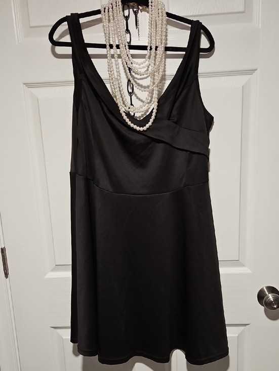 lou keith Dresses & Skirts - Elegant Black Sleeveless Mini Dress
